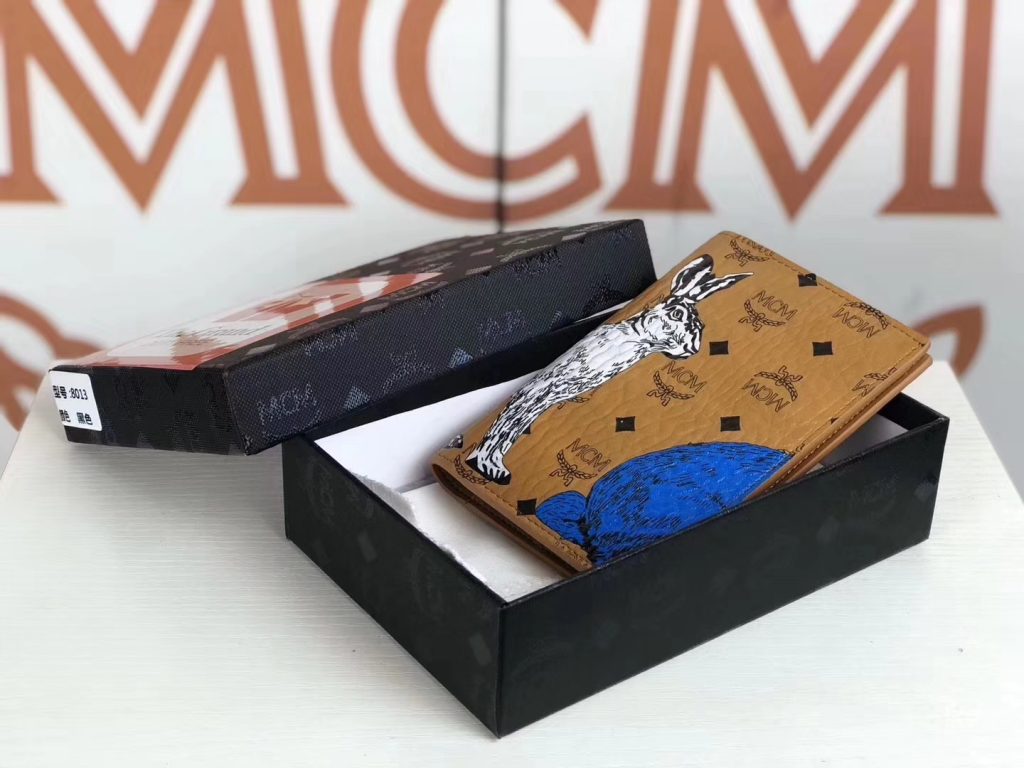 MCM Rabbit捉迷藏兔子 护照夹（土黄）以潮流风格为设计理念 3D丝印 出门旅游必备品